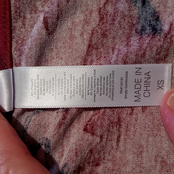 LuLaRoe Women's Short Sleeve V-Neck T-Shirt Size XS NWOT Race Horses Wine/Black/ - Picture 11 of 11